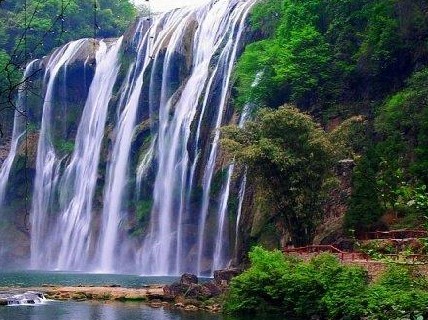 郑州到黄果树、天星桥、天河潭、花溪、青岩、遵义、息烽双卧7日游